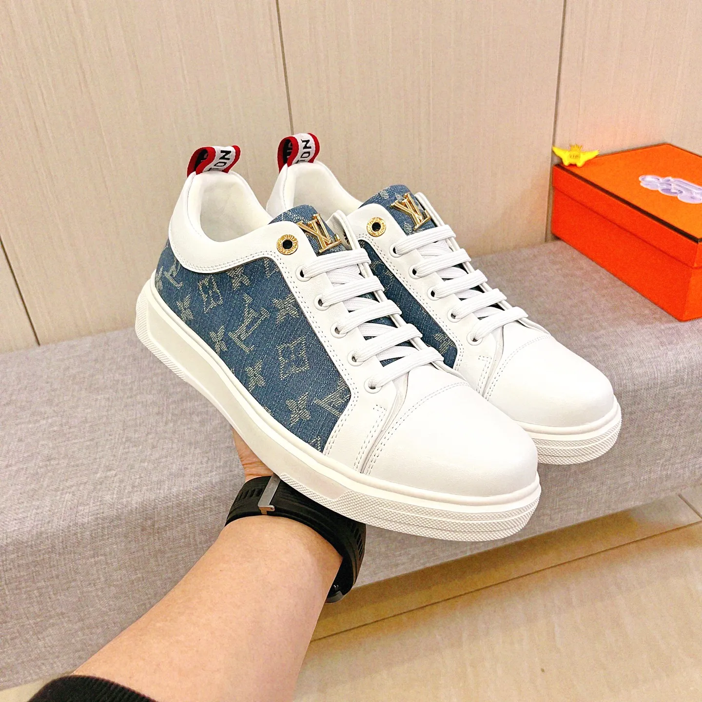 🚘🚘Factory batch 400💰[LV]🔥Louis Vuitton, high-end men's shoes brand, official website 1:1 latest masterpiece: the upper is made of first-layer cowhide imported from Italy with a comfortable and breathable lining➕original non-slip and wear-resistant outsole🔥, making walking more convenient and comfortable! An exclusive new model, a stunning work, a beautiful 1:1 replica [color] compared to the official quality! Create a fashionable personality to set off your uniqueness! A must-have for trendy men! Classic🔥Size: 38-44 Color: 🔥Multiple colors available🔥